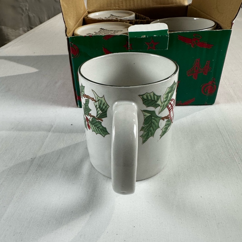 Holiday Ribbon Vintage Set of 4 Ceramic Christmas Mugs Dist.by Mervyn’s - Picture 11 of 16
